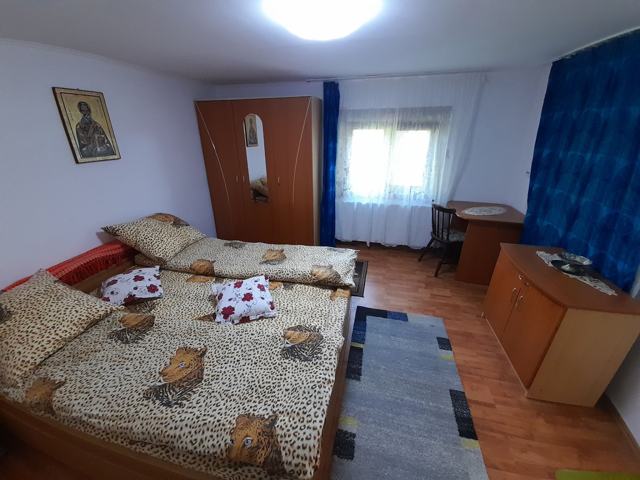Dormitor dublu cu pat mare